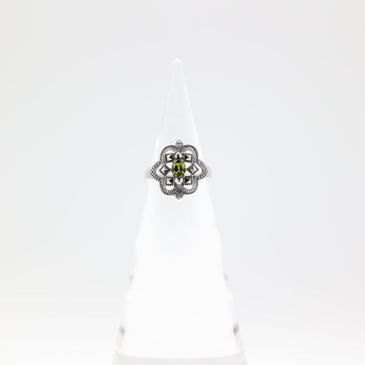 925 Sterling Silver Floral Design Green Stone Ring with Studded Halo Size 6.5