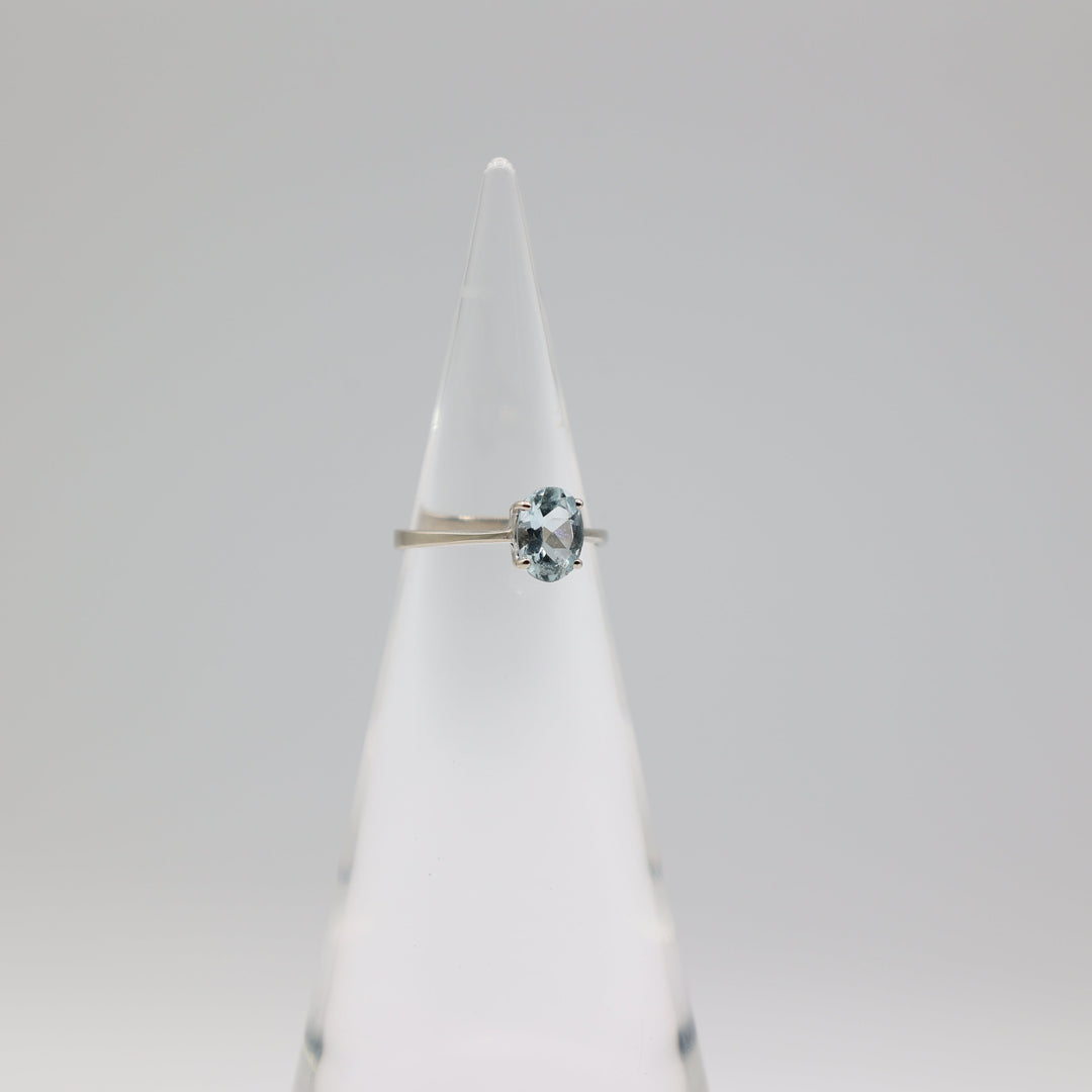 14K White Gold Aquamarine Ring 8x6mm Size 6.25 Sparkling