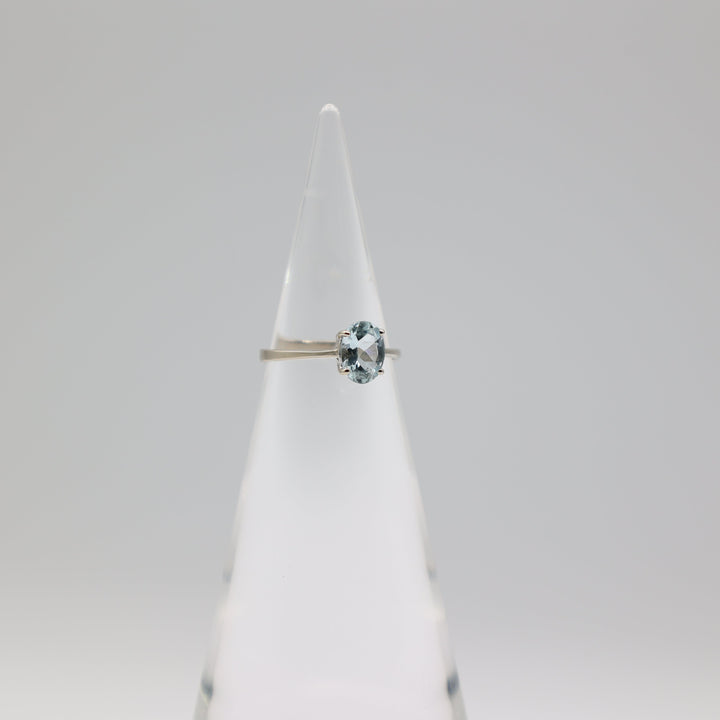 14K White Gold Aquamarine Ring 8x6mm Size 6.25 Sparkling