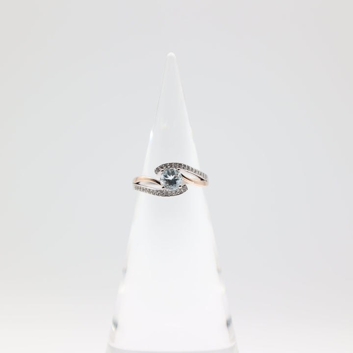 925 Sterling Silver Two Tone Twisted Band Ring with 6mm Round Aqua Stone and White Spinel Accents Size 8.75