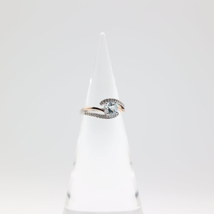 925 Sterling Silver Two Tone Twisted Band Ring with 6mm Round Aqua Stone and White Spinel Accents Size 8.75