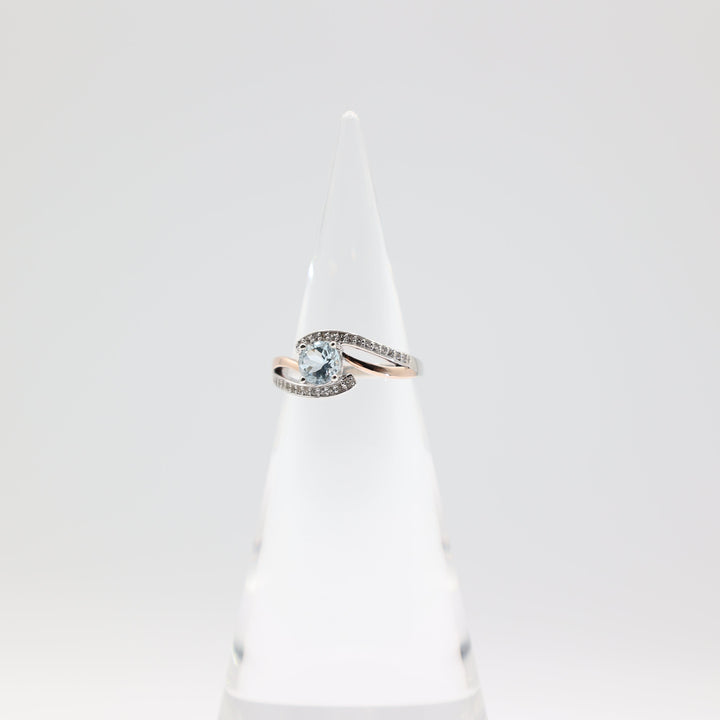 925 Sterling Silver Two Tone Twisted Band Ring with 6mm Round Aqua Stone and White Spinel Accents Size 8.75