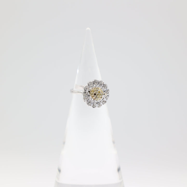 925 Sterling Silver Daisy Flower Ring Size 6.75