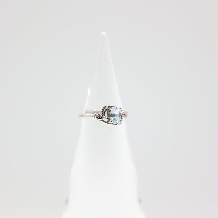925 Sterling Silver Leaf Band Ring with 6x4mm Oval Blue Topaz Stone Size 4.75