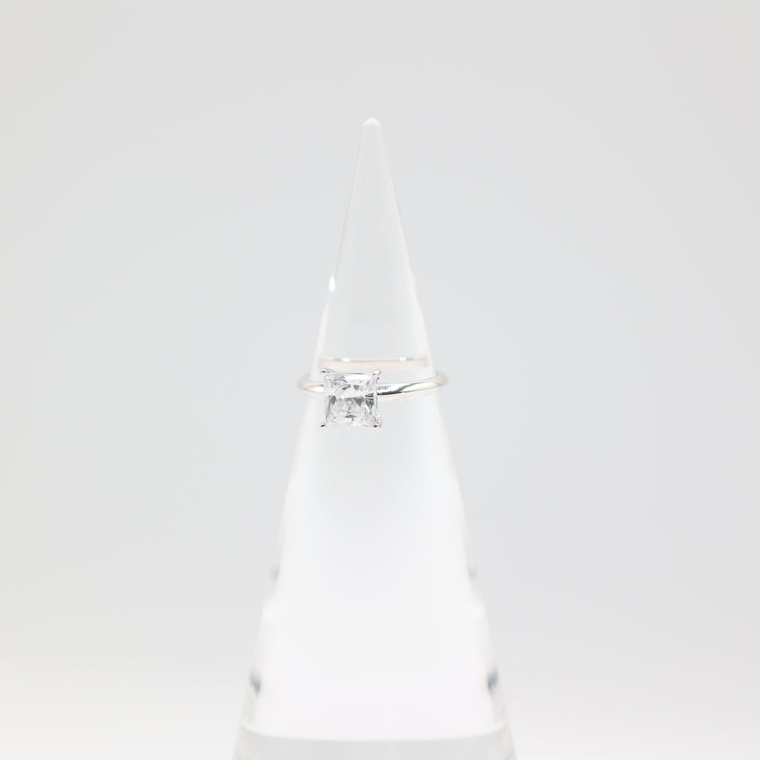 925 Sterling Silver Band Ring with 7x7mm CZ Stone Size 7.75