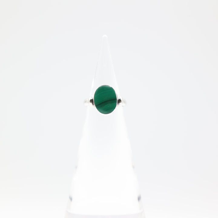 925 Sterling Silver Band Ring with 13x10mm Oval Malachite Stone Size 6.5