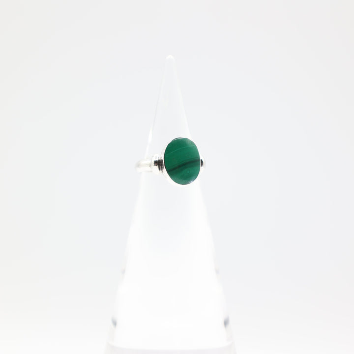 925 Sterling Silver Band Ring with 13x10mm Oval Malachite Stone Size 6.5