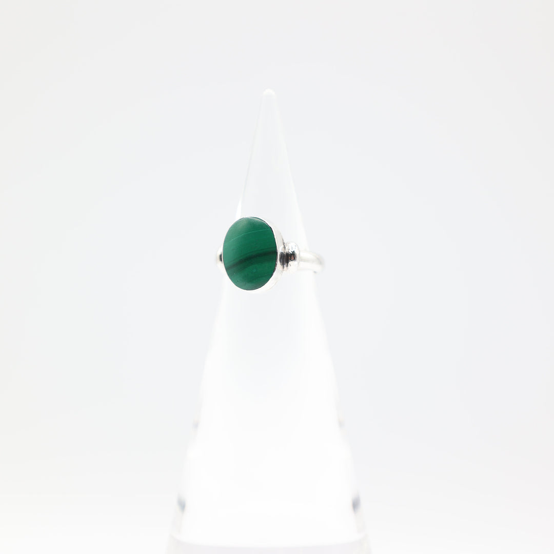 925 Sterling Silver Band Ring with 13x10mm Oval Malachite Stone Size 6.5