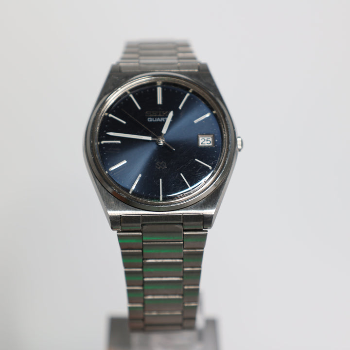 Seiko SQ Quartz Model 8122-7010 1980's Vintage Navy Blue & Stainless Steel Watch