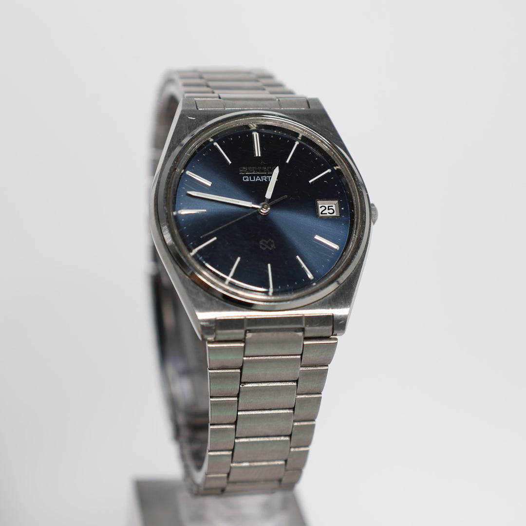 Seiko SQ Quartz Model 8122-7010 1980's Vintage Navy Blue & Stainless Steel Watch