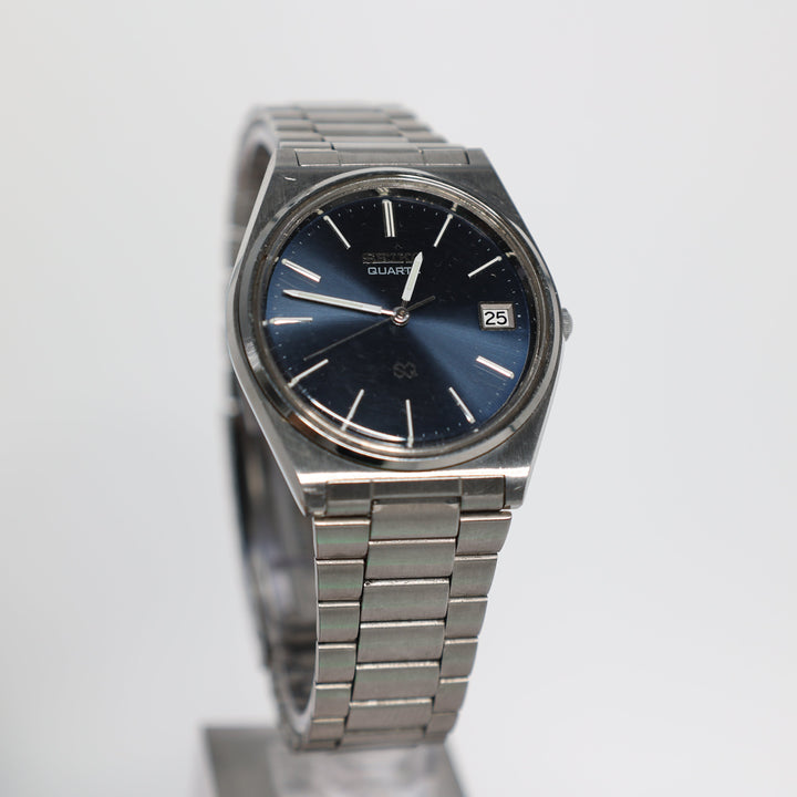 Seiko SQ Quartz Model 8122-7010 1980's Vintage Navy Blue & Stainless Steel Watch