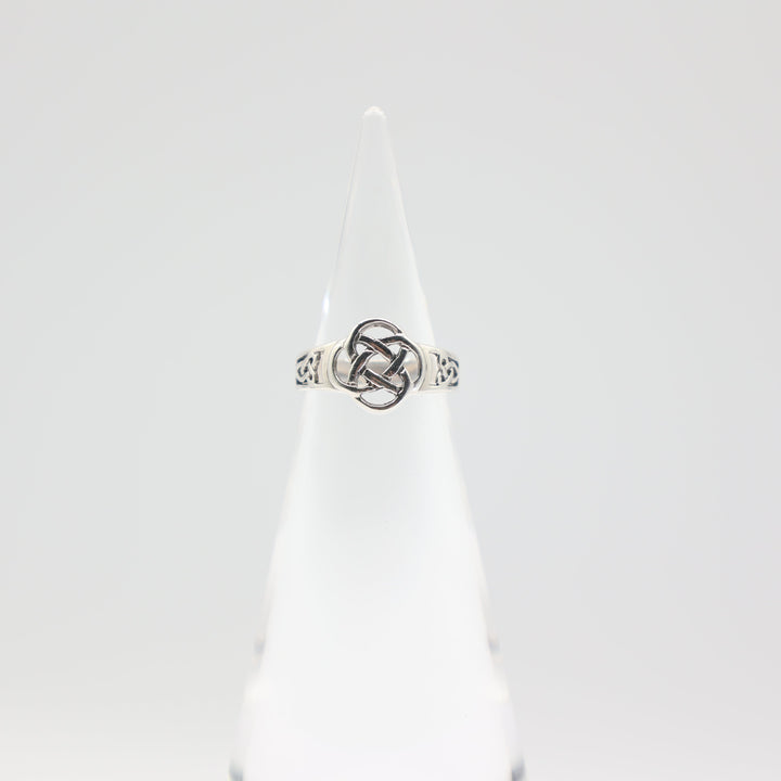 925 Silver Celtic Triquetra Trinity Flower Eternity Knot Ring Size 5.5