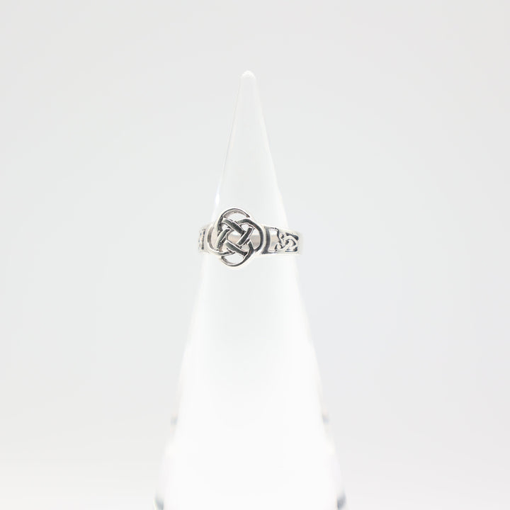 925 Silver Celtic Triquetra Trinity Flower Eternity Knot Ring Size 5.5