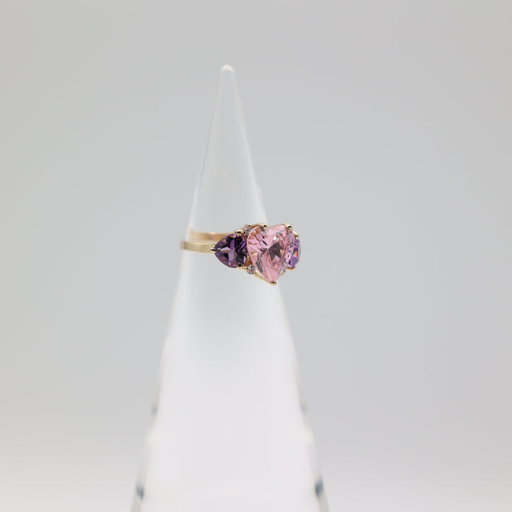 14K Yellow Gold Pink Heart Cut Crystal Amethyst Accent Ring Size 6.5