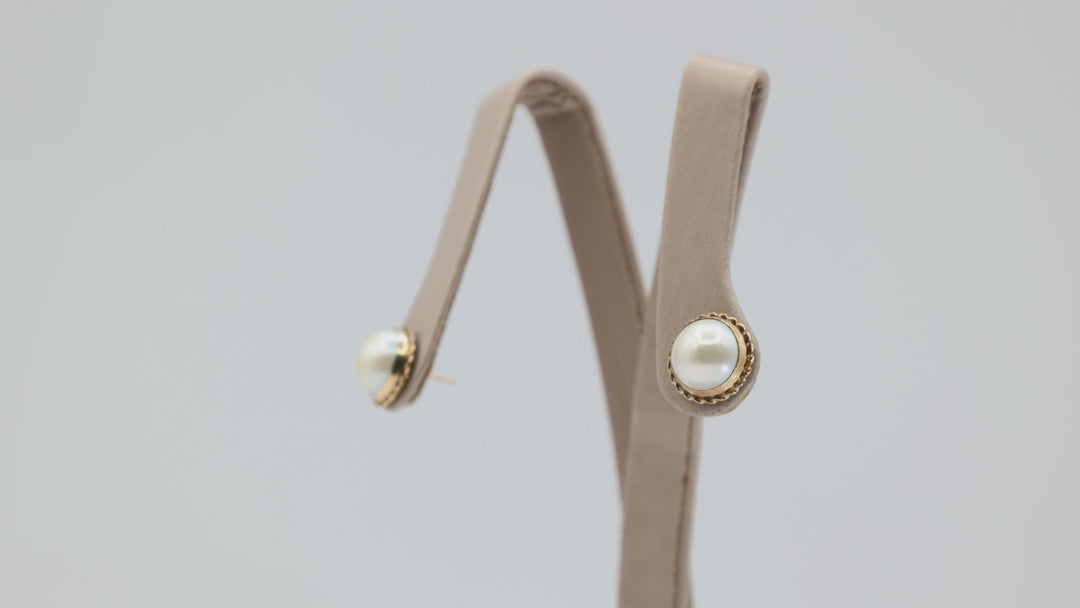 14k Yellow Gold Round Pearl 9.5mm Stud Earrings