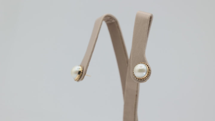 14k Yellow Gold Round Pearl 9.5mm Stud Earrings
