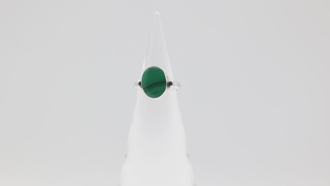 925 Sterling Silver Band Ring with 13x10mm Oval Malachite Stone Size 6.5
