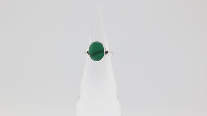 925 Sterling Silver Band Ring with 13x10mm Oval Malachite Stone Size 6.5