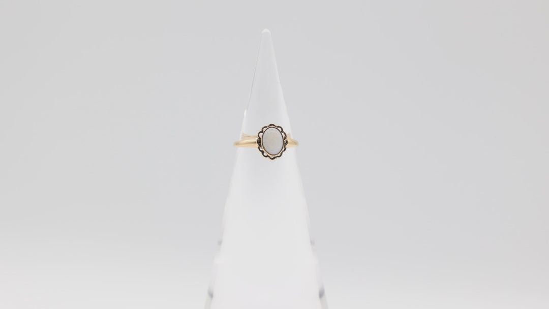 10K Yellow Gold White Opal Ring 7.5mm x 5.5mm Size 6