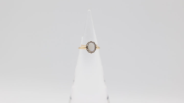 10K Yellow Gold White Opal Ring 7.5mm x 5.5mm Size 6