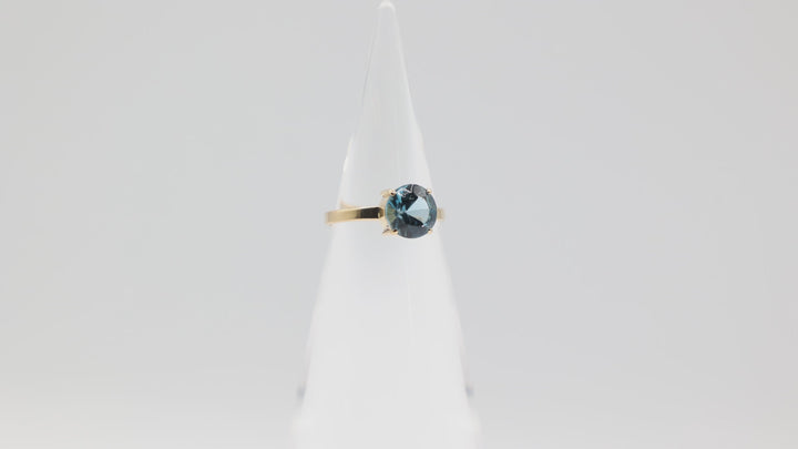 17k Yellow Gold Band with Round Blue Topaz Ring Size 7