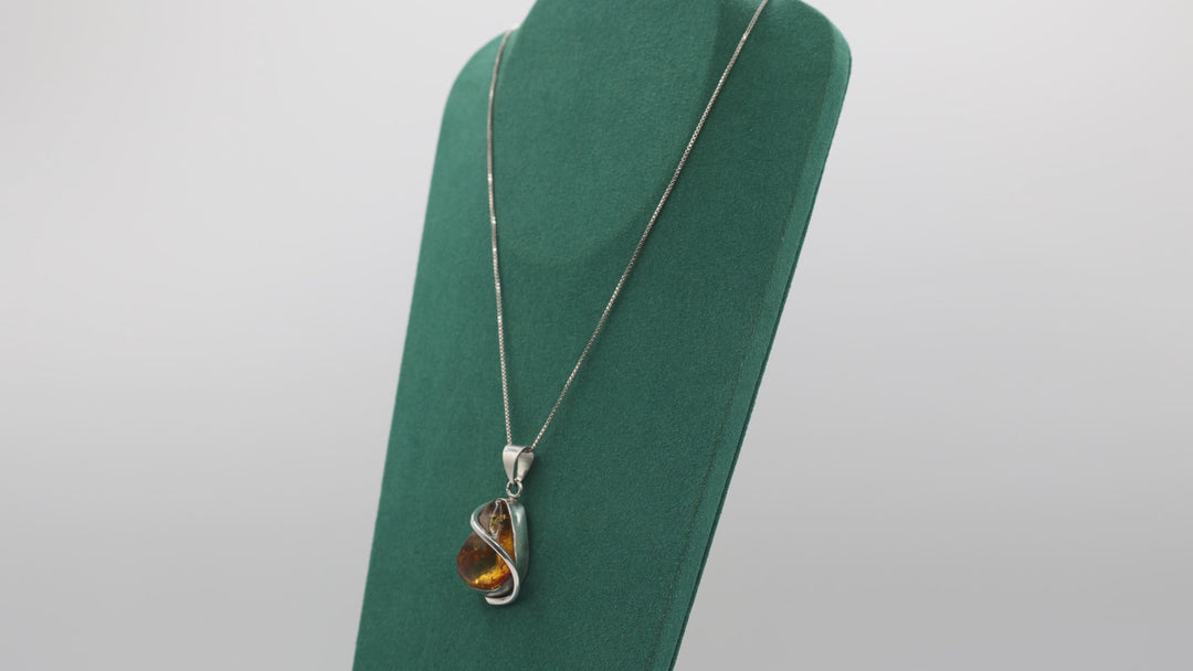 925 Sterling Silver 20 Inch Chain & Amber Pendant Necklace