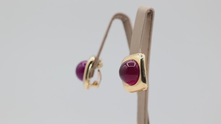 Joan Rivers yellow gold plated round hot pink marble clip on earrings -1 inch x .75 in
