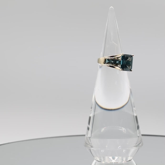 10k Yellow Gold Topaz Statement Ring - Size 7.5