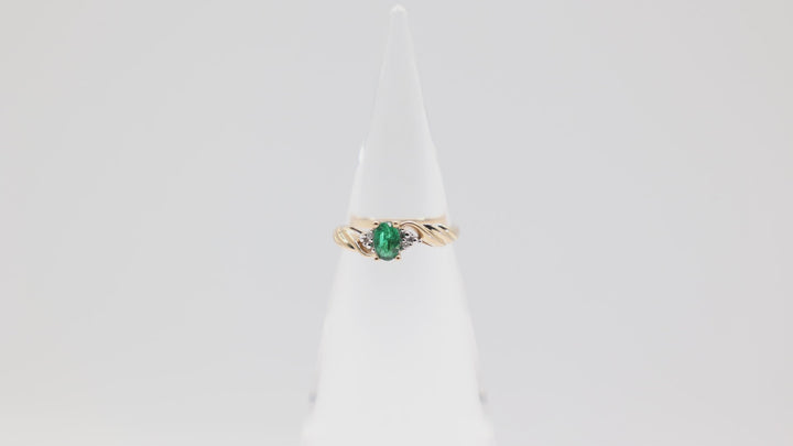 10k Yellow Gold Oval Emerald Stone with Diamond Accents Ring Size 7.5
