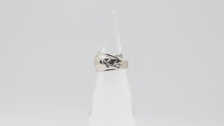 14k White Gold Carved Leaf Stem Design Wide Ring Size 6.5