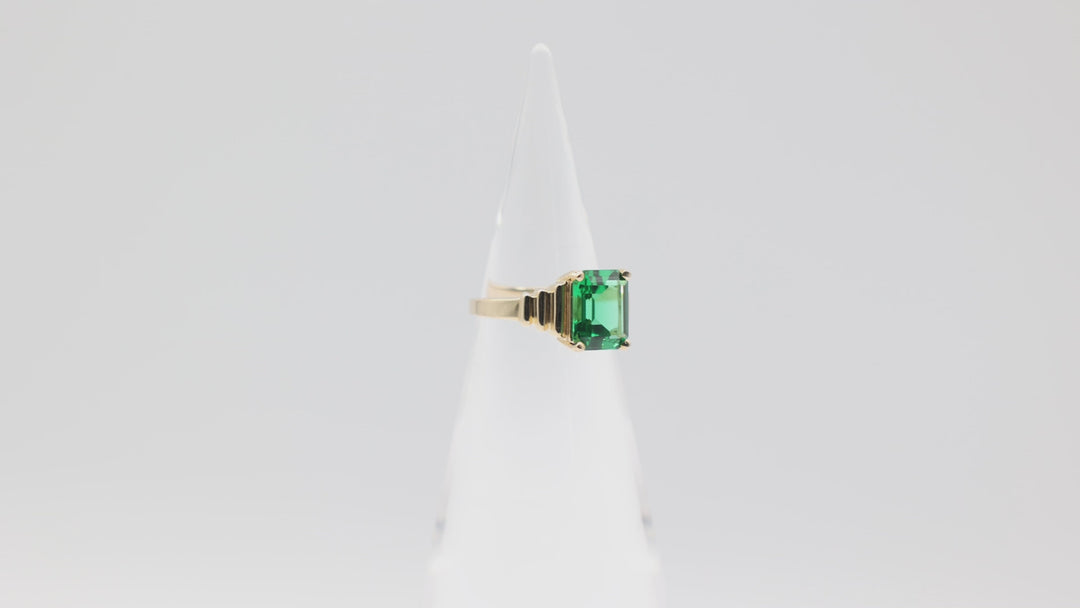 14k Yellow Gold Emerald Cut Green Glass Stone Ring Size 6.75