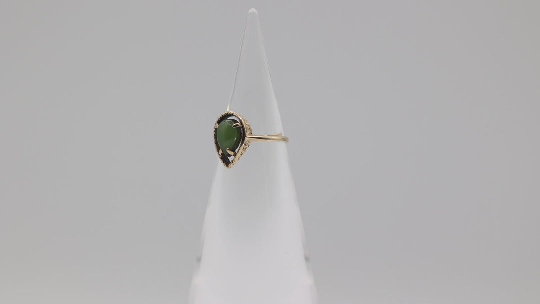 14K Yellow Gold Jade Ring Pear Cut Size 6 With Classic Shine