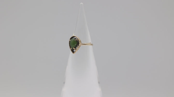 14K Yellow Gold Jade Ring Pear Cut Size 6 With Classic Shine