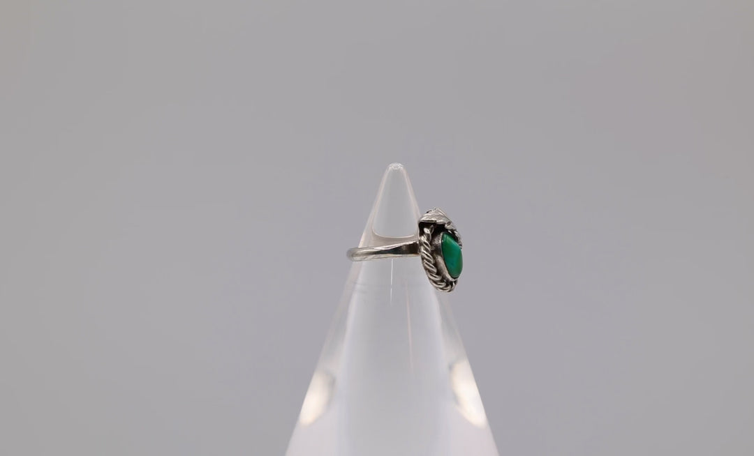 925 Sterling Silver Turquoise with Leaf Ring Size 4
