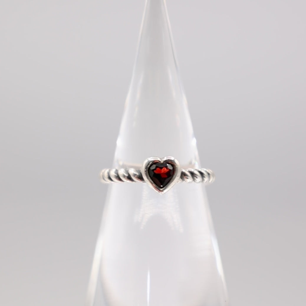James Avery Garnet Gemstone Heart Twisted Wire Ring - Size 7.25