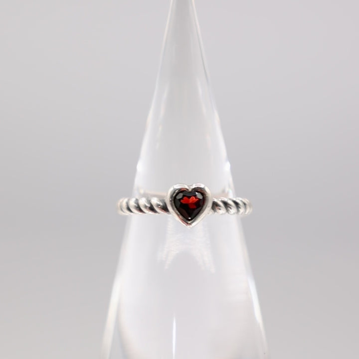 James Avery Garnet Gemstone Heart Twisted Wire Ring - Size 7.25