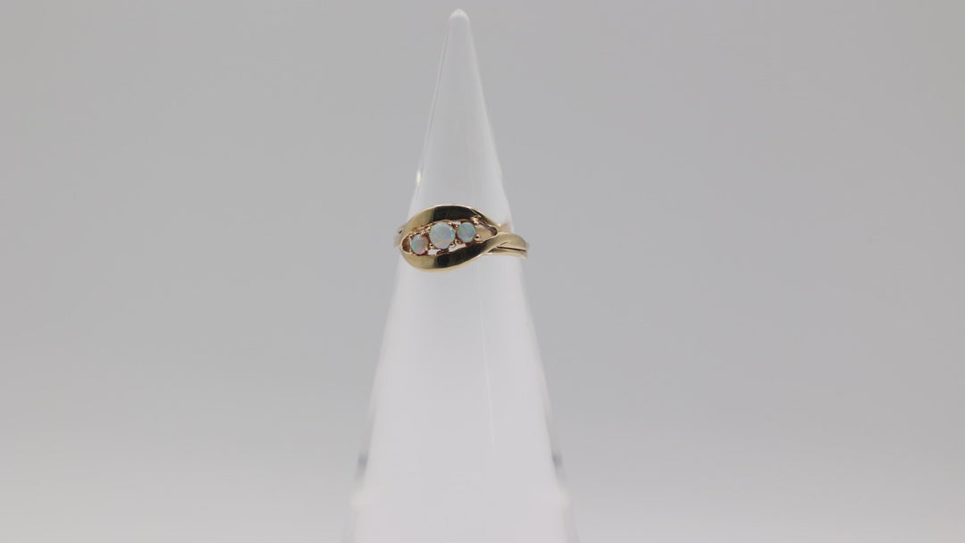 14K Yellow Gold Opal Ring With Three Opals Size 5.25