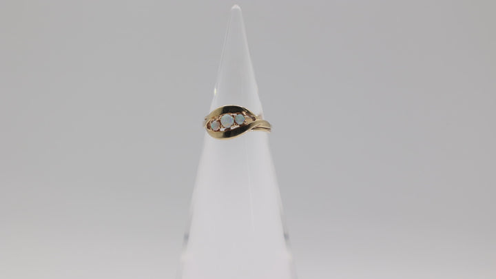 14K Yellow Gold Opal Ring With Three Opals Size 5.25