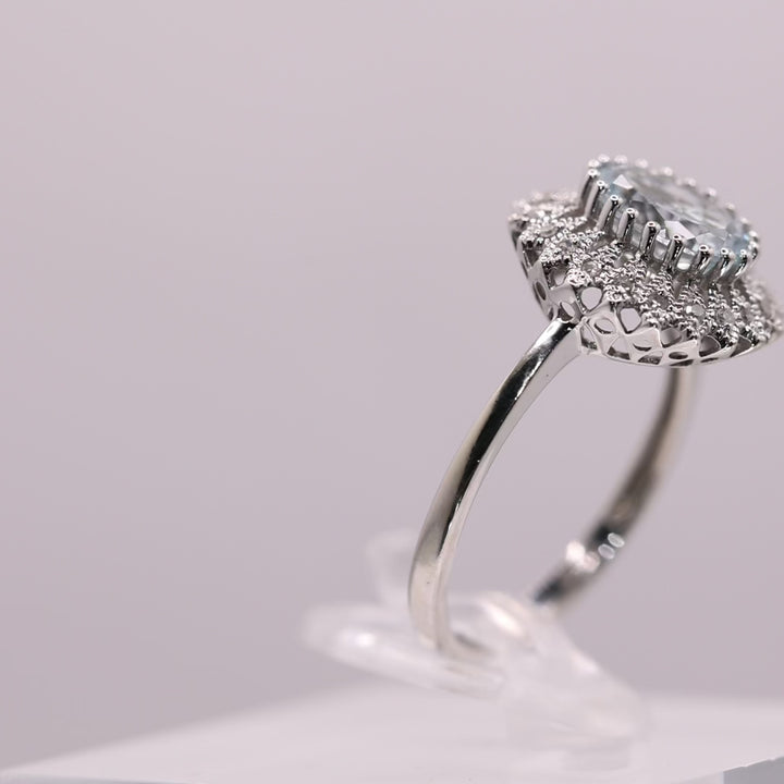 14k White Gold Oval Aquamarine and Accent Diamond Halo Ring - Size 8.5