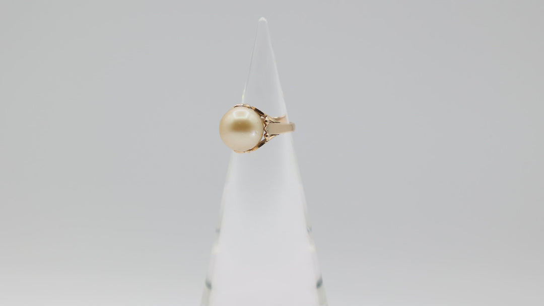 18K Yellow Gold Band And Large Cultured Ring Size 5.5