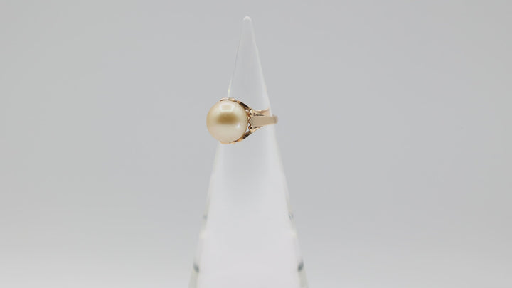 18K Yellow Gold Band And Large Cultured Ring Size 5.5