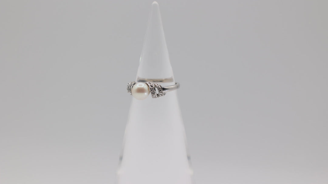 10K White Gold 7mm Pearl Diamond Accent Ring Size 6.75