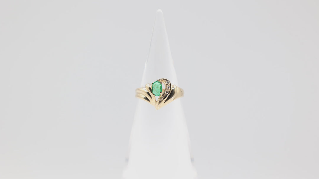 18K Yellow Gold Heart Shaped Textured Band Ring with Oval 6mm x 4mm Emerald Green Stone and Diamond Accents Size 6.5