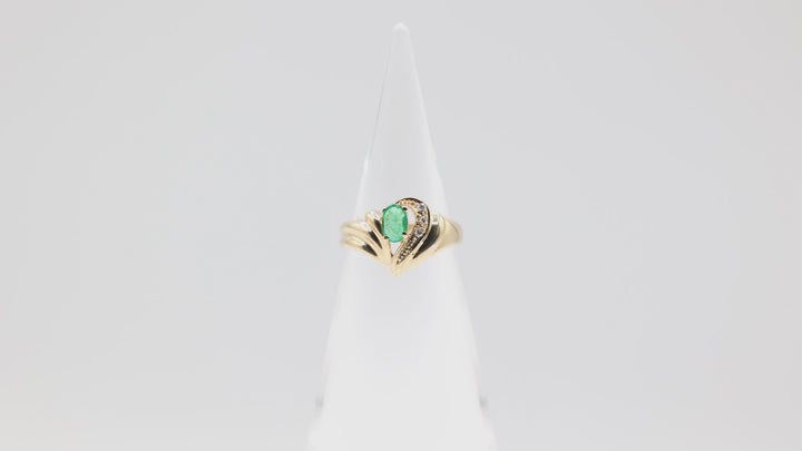 18K Yellow Gold Heart Shaped Textured Band Ring with Oval 6mm x 4mm Emerald Green Stone and Diamond Accents Size 6.5