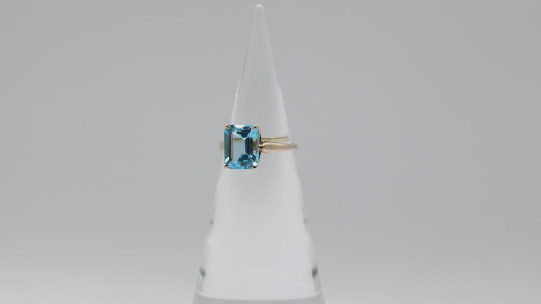 14K Yellow Gold Emerald Cut Blue Topaz Ring Size 10.25