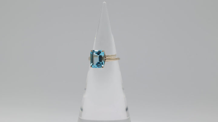 14K Yellow Gold Emerald Cut Blue Topaz Ring Size 10.25