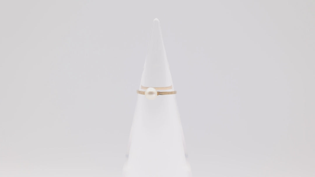 14k Gold Ring with Pearl Size 5.5 for Elegant Style