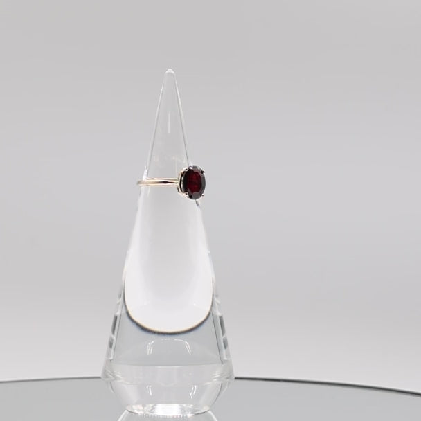 14k Yellow Gold Ring With Garnet Gemstone- Size 6