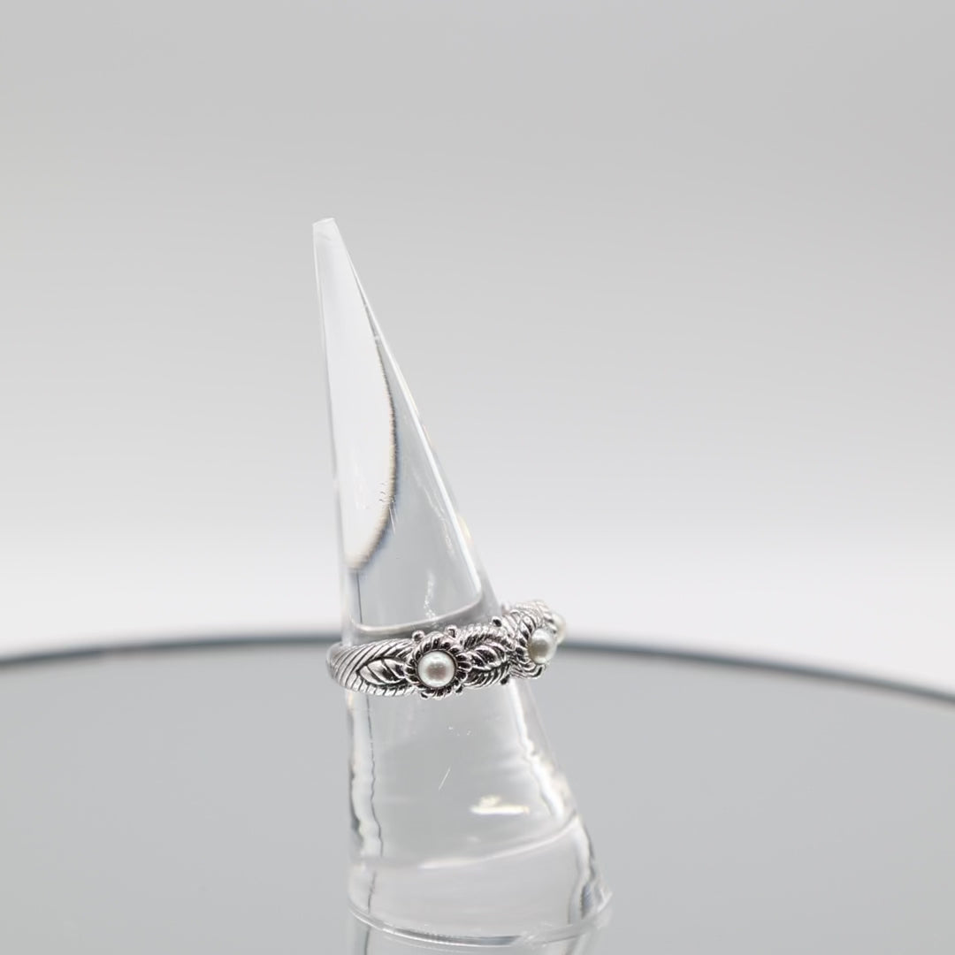 925 Sterling Silver Judith Rikpa 3 Faux Pearl Ring - Size 7.25