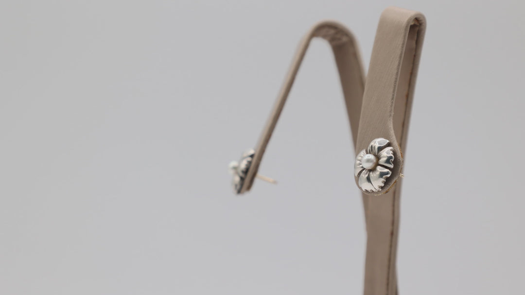 Tiffany And Co 925 Sterling Silver Pearl Flower Stud Earrings